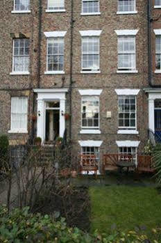 Blossoms York Guesthouse Екстериор снимка